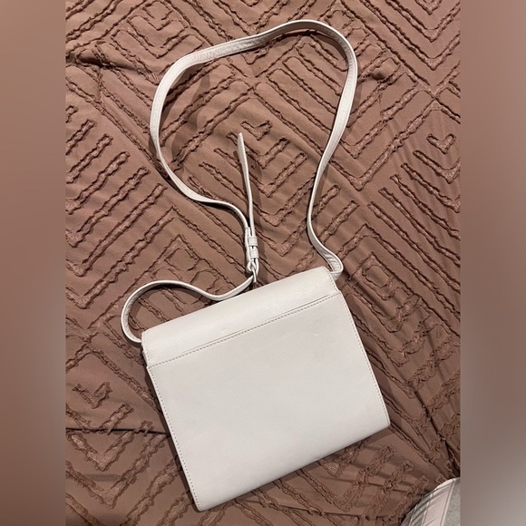 Enzo Angiolini Genuine Leather Crossbody Shoulder Bag Purse - Picture 3 of 7